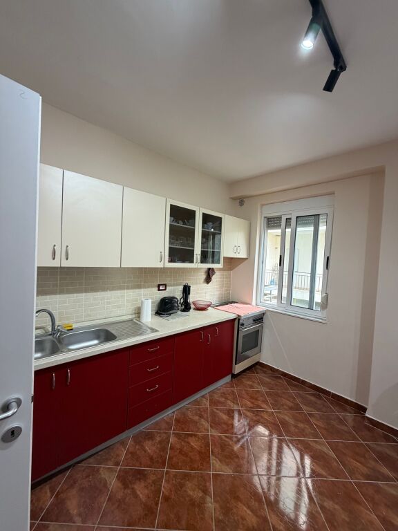 Shitet super apartament 1+1 tek Shkëmbi i Kavajës 🌊