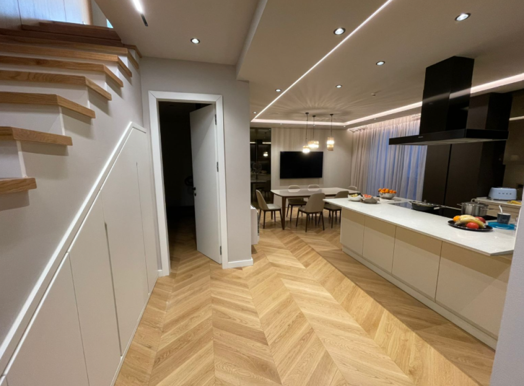 🏡 Vilë 3-Katëshe për Shitje – Mandarin Residence