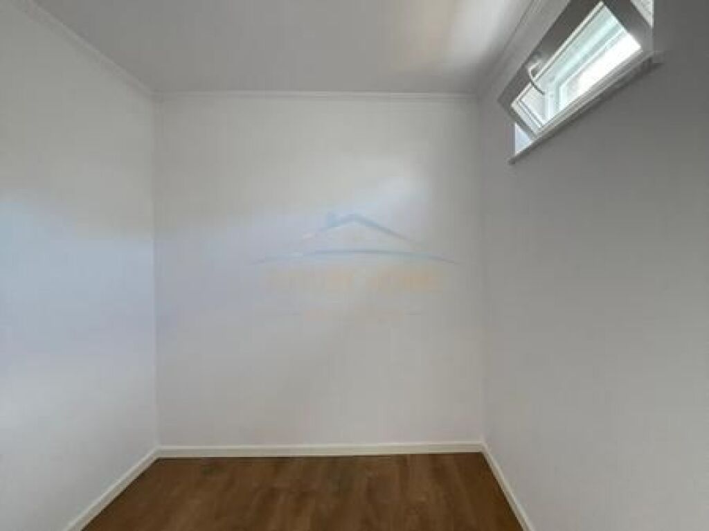 Shitet, Apartament 1+1+Garderobë, Tregu Elektrik , Tiranë.