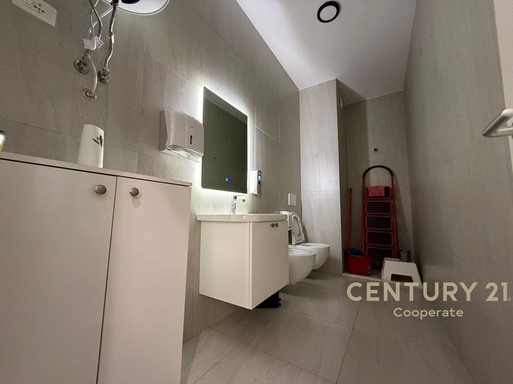 SHITET ZYRE TEK REZIDENCA KAIMI PRANE MANGALEM 21