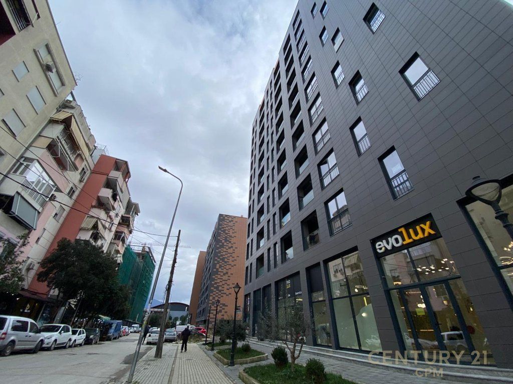 NE KOMUNEN E PARISIT JAPIM NJESI KOMERCIALE ME QIRA