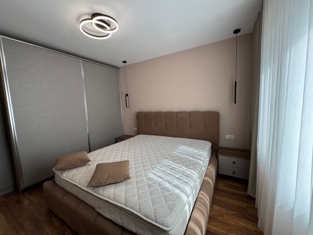 Apartament 1+1 me qira tek Xhamia e Tabakeve!