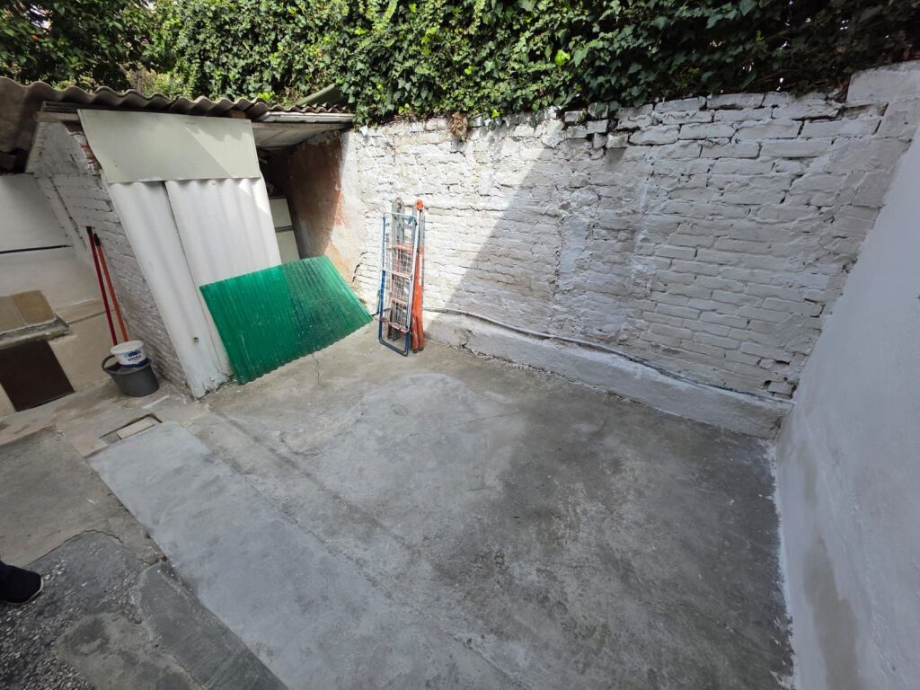 Jepet me Qira Vilë 1-Katëshe me Oborr – Qendër, pranë Kafe Flora !