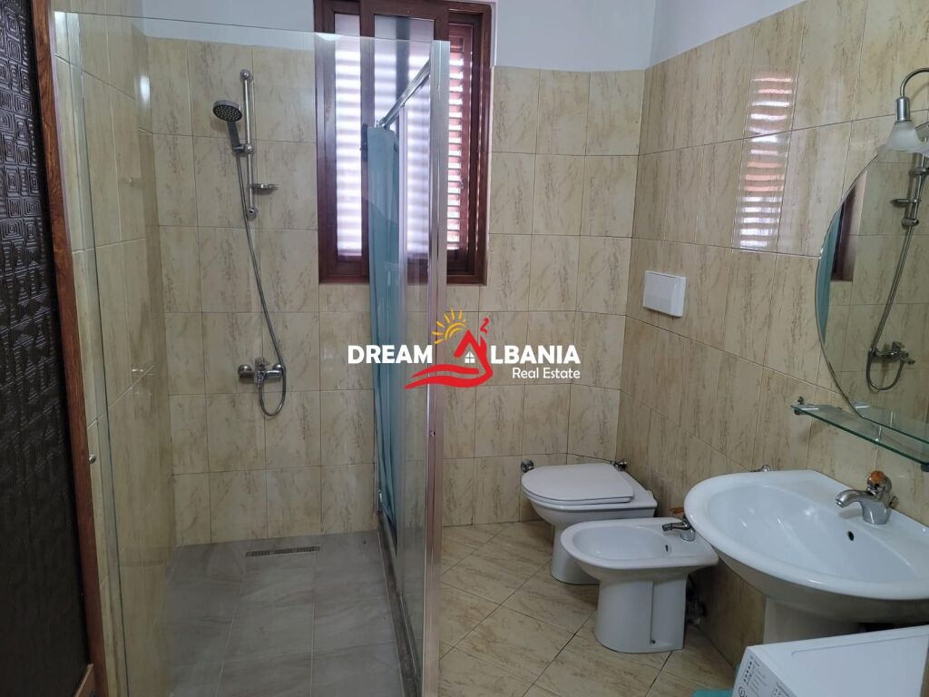 Jepet me qera kati i nje Vile 3 kateshe prane Vilave Amerikane ne Tirane (ID 4241083)
