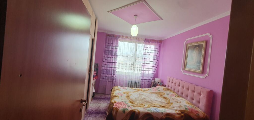 🏢Fresk, vicino al Bar Xhuliano, si affitta appartamento 1+1 arredato: 45.000 Leke