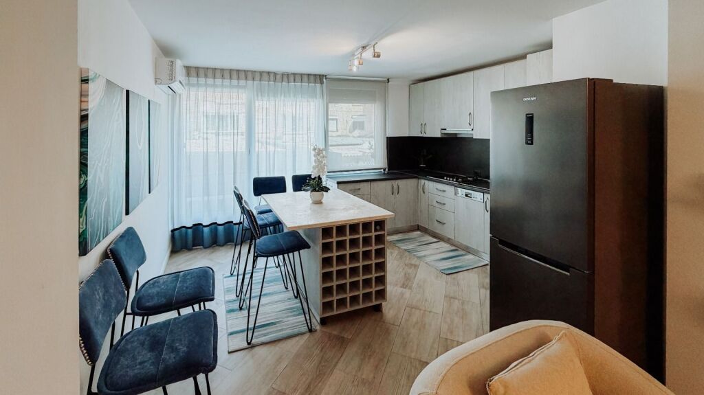 Modern 2+1 apartment for rent at Myslym Shyri near the Center