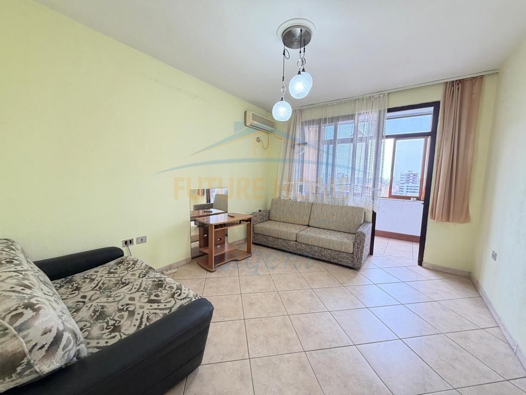 Shitet, Apartament 2+1+2, Pazari i Ri, Tiranë