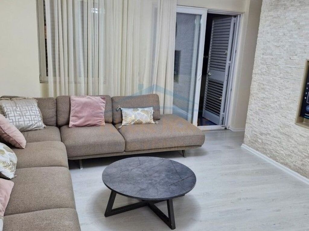 Shitet, Apartament 3+1+2, Porcelan, Tiranë