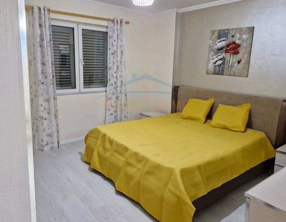 Shitet, Apartament 3+1+2, Porcelan, Tiranë