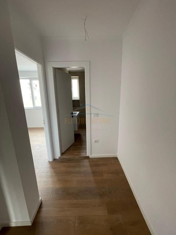 Shitet, Apartament 1+1+Garderobë, Tregu Elektrik , Tiranë.