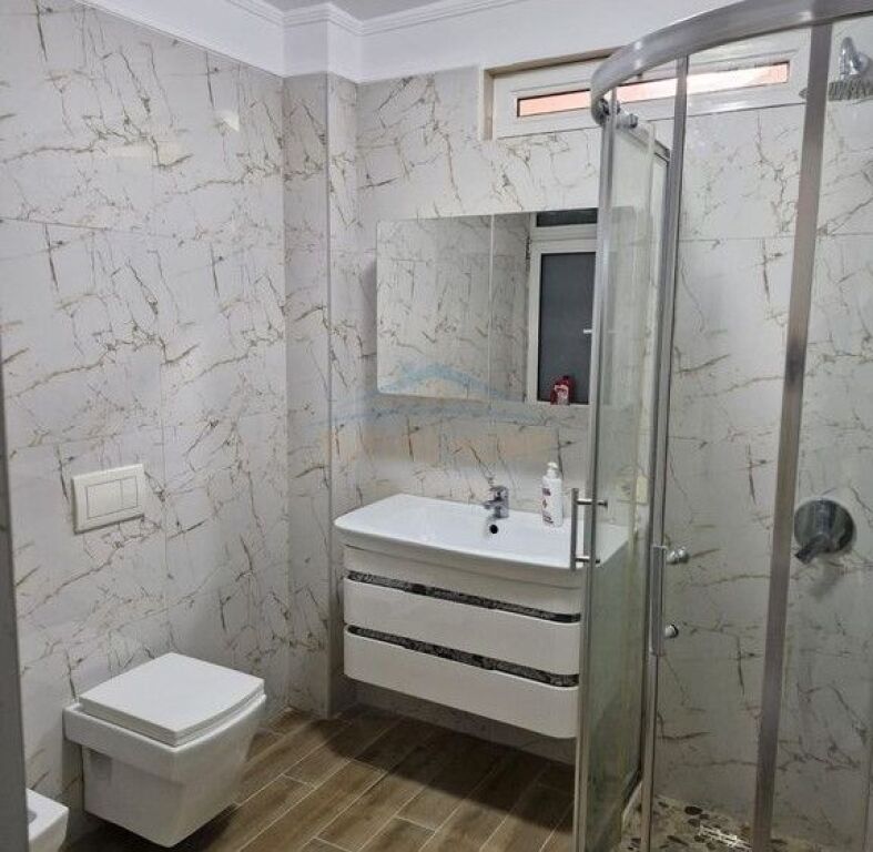 Shitet, Apartament 3+1+2, Porcelan, Tiranë