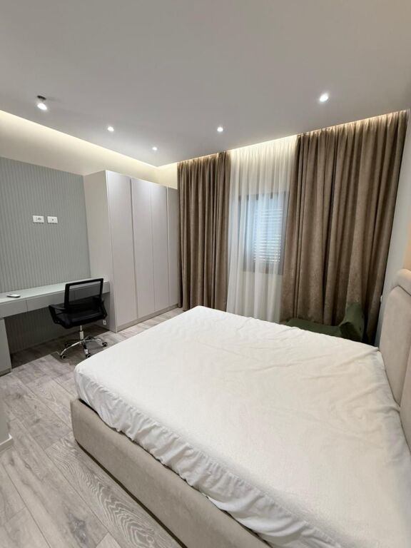 APARTAMENT 2+1 me post parkimi ne -1 per qera tek kompleksi delijorgji