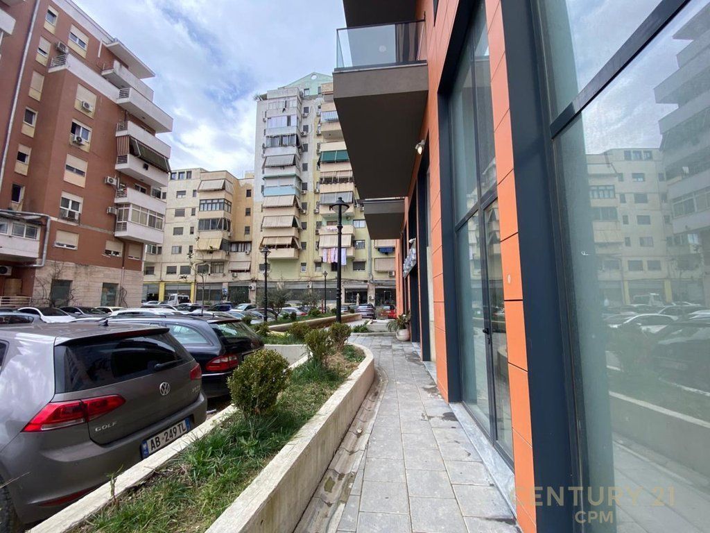 NE KOMUNEN E PARISIT JAPIM NJESI KOMERCIALE ME QIRA