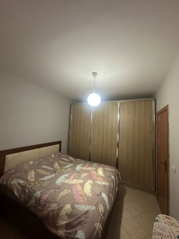 Jepet me qera apartament 1+1  i ri tek Materniteti i Ri tre minuta nga Brryli!