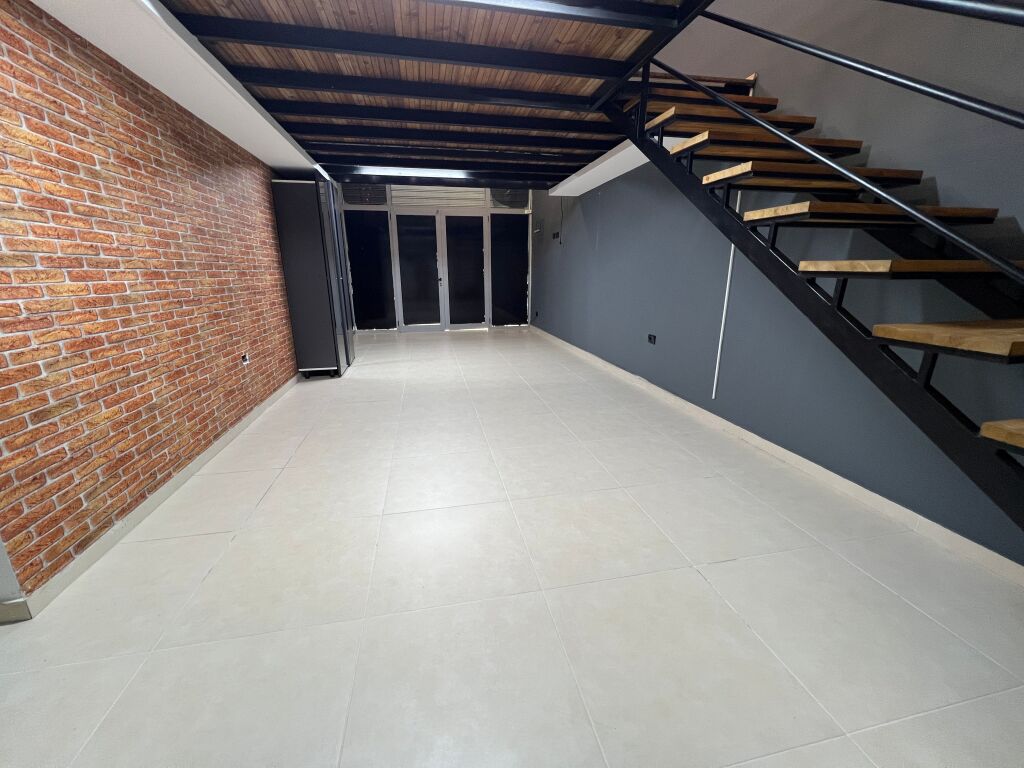 Ambient me qira te Hotel Marinaj Astir