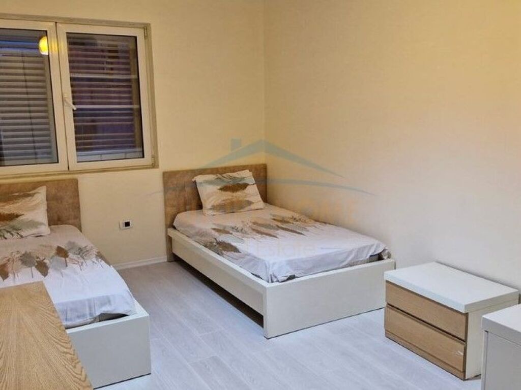 Shitet, Apartament 3+1+2, Porcelan, Tiranë