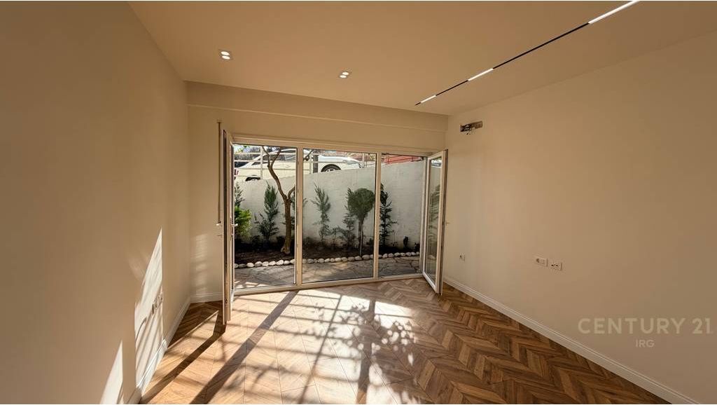 1+1 apartment for sale in the Kodra e Diellit 1 area, near the British School