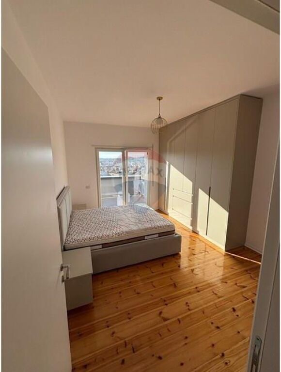 Apartment 2+1 with veranda for rent, in the Xhamllik area.