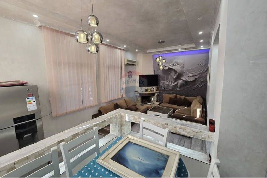 Vilë Tre Katëshe në Shitje në Golem