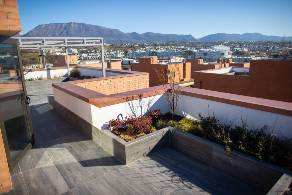 3-storey villa for rent