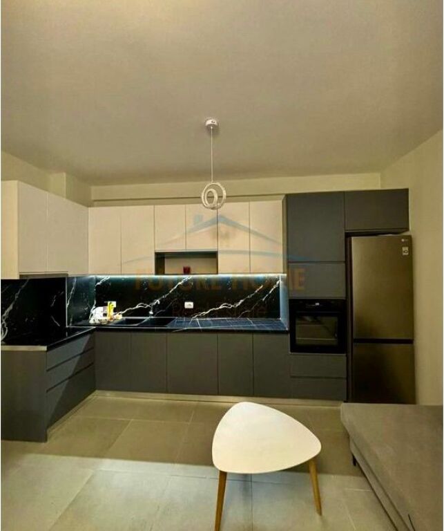 ✨ I Pabanuar Më Parë – 2+1 Modern me Qera te Rruga e Durrësit! 🏢