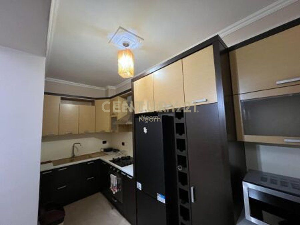 APARTAMENT 2+1 ME QIRA TEK KOMUNA E PARISIT