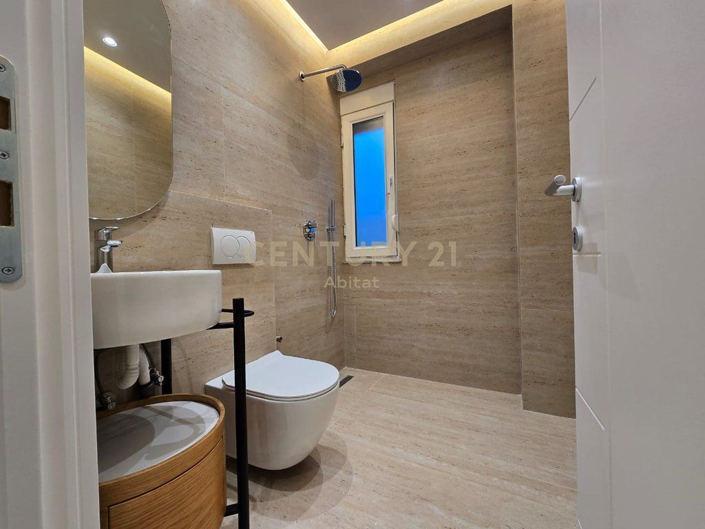 Shitet Apartament 2+1 me Verandë – Ish Ekspozita !