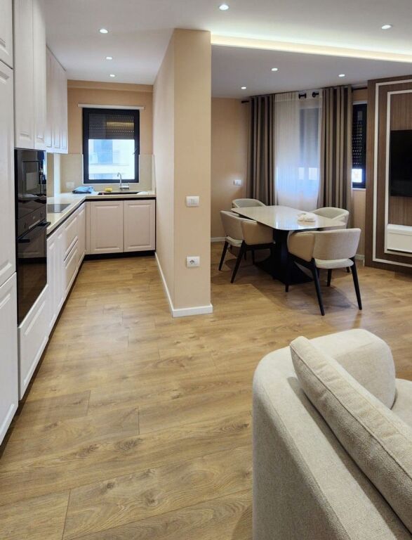 🏡 Shitet Apartament 2+1+2 – Rruga e Durrësit