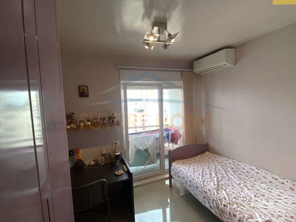 For sale, 3+1 Apartment, "Kontakt" Complex, 21 Dhjetori