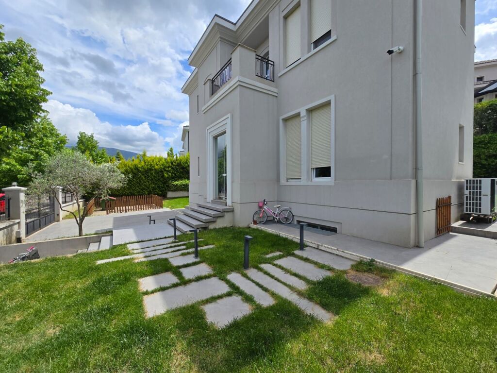 🏡 SHITET VILË LUKSOZE TEK ROLLING HILLS – TEG