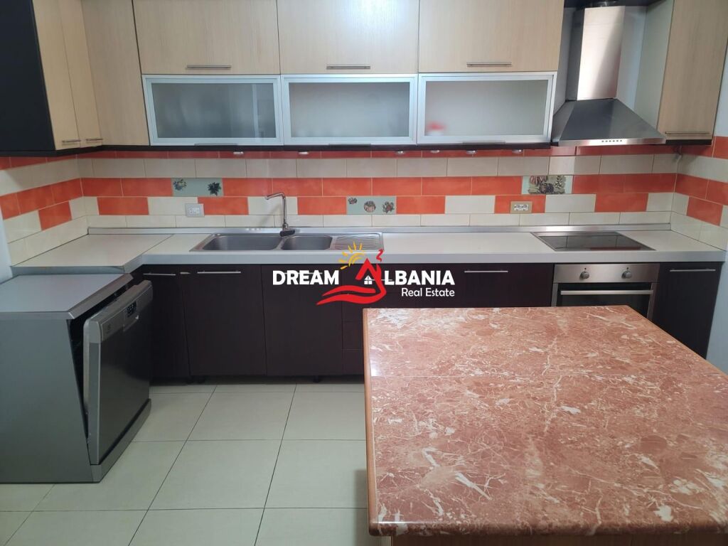 Jepet me qera kati i nje Vile 3 kateshe prane Vilave Amerikane ne Tirane (ID 4241083)
