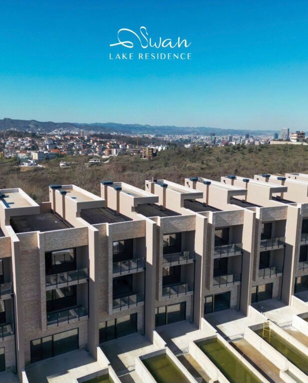 TRIPLEX CON PISCINA IN VENDITA A FARKE