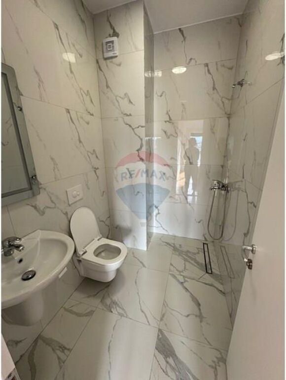 Apartment 2+1 with veranda for rent, in the Xhamllik area.