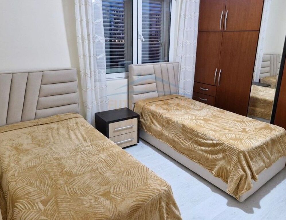 Shitet, Apartament 3+1+2, Porcelan, Tiranë