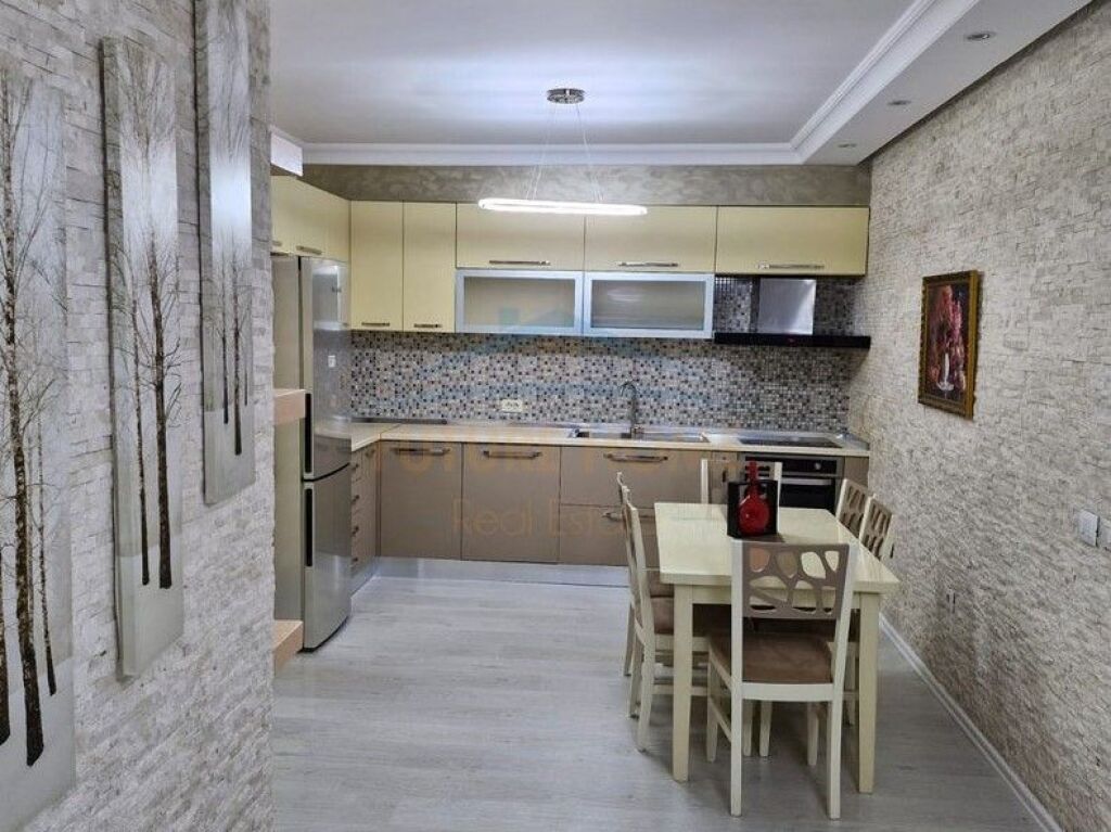 Shitet, Apartament 3+1+2, Porcelan, Tiranë