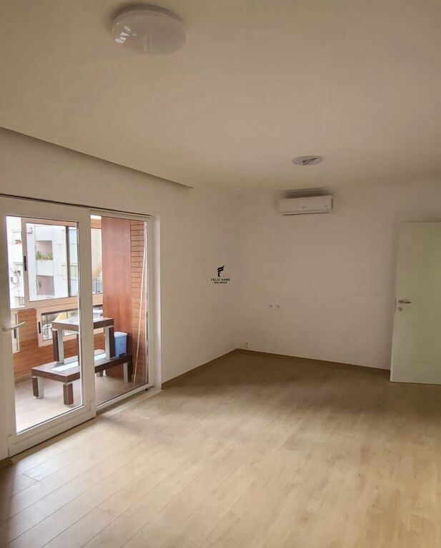 OFFICE FOR RENT 88 M2 CENTER 120,000 LEKES FH-64907