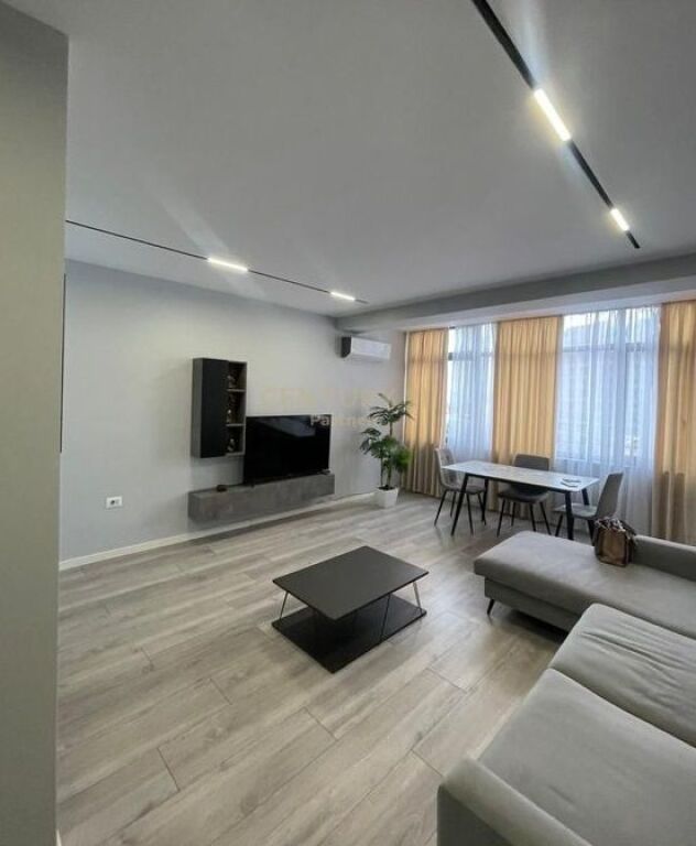 Apartament ne shitje 2+1 tek 21 Dhjetori,