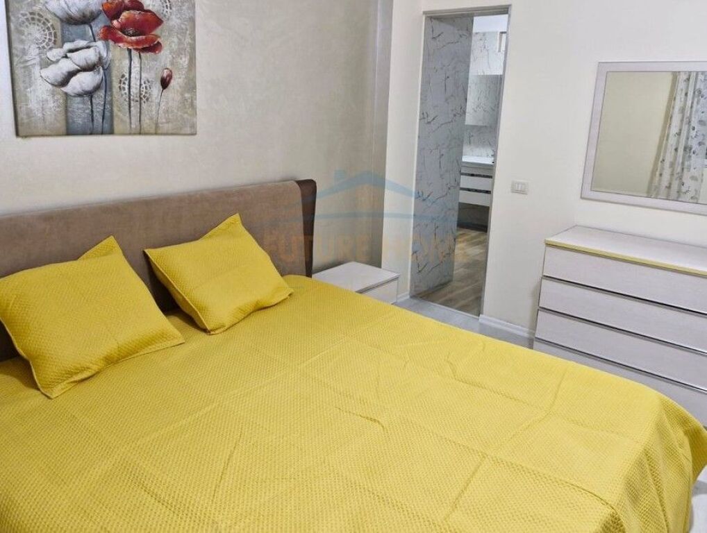 Shitet, Apartament 3+1+2, Porcelan, Tiranë