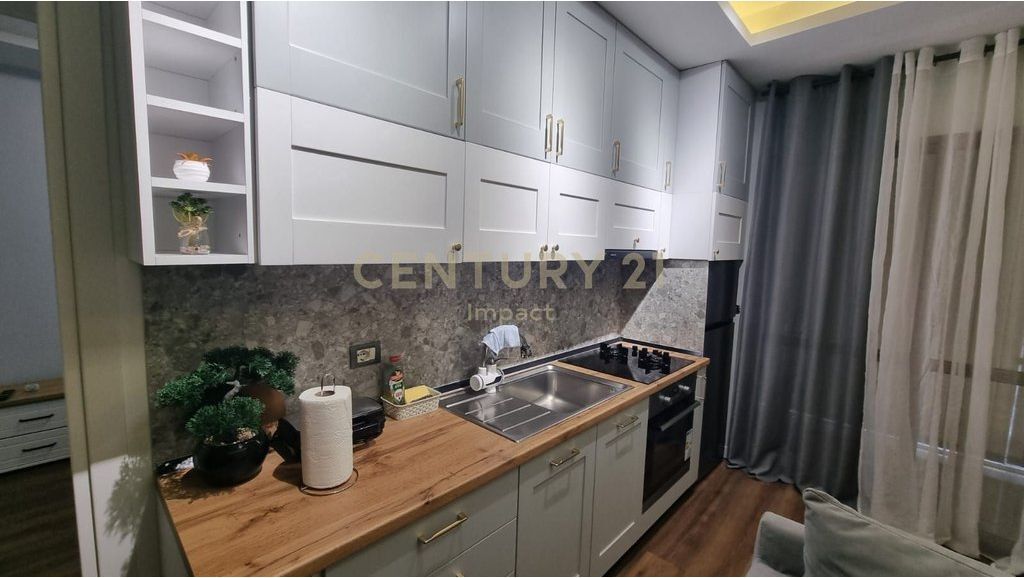 JEPET APARTAMENT 2+1 ME QIRA TEK RESTORANT DURRESI