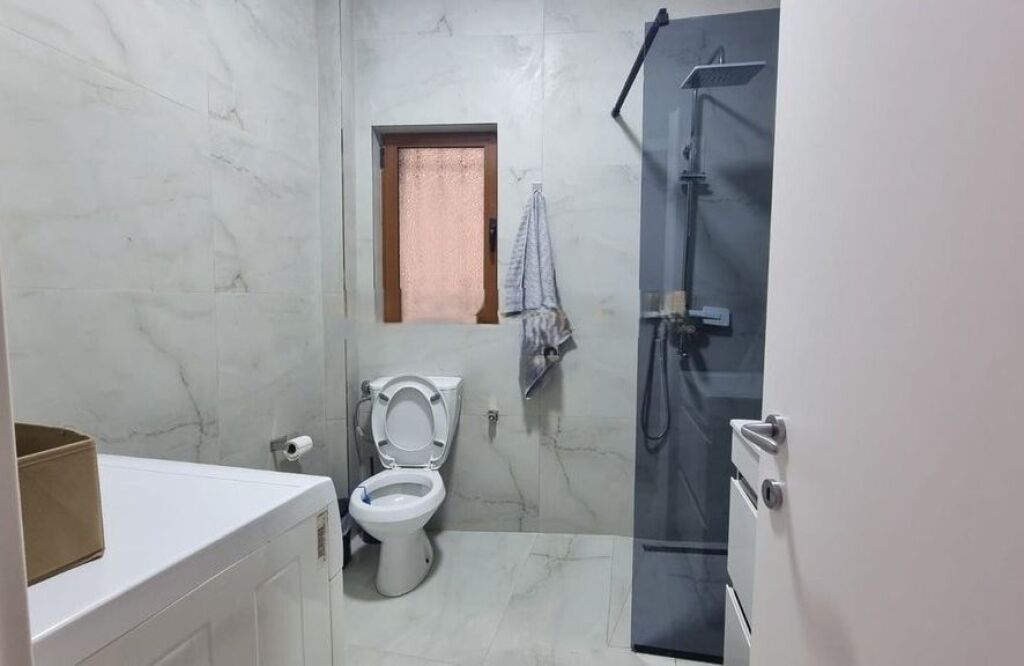 Apartament 2+1 Me Qira në Restorant Durrësi