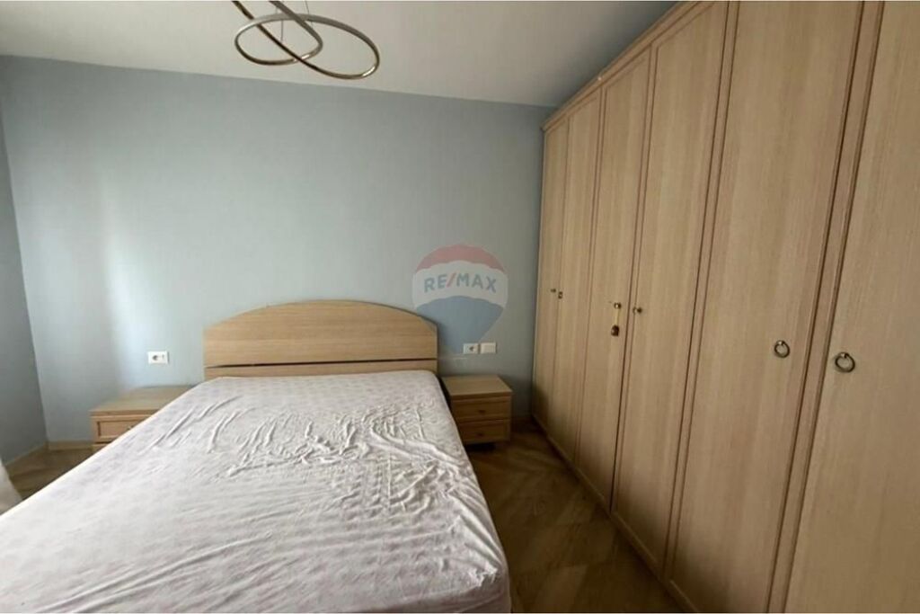 Tiranë  Apartament 1+1 Me Qira tek Ambasada Amerikane