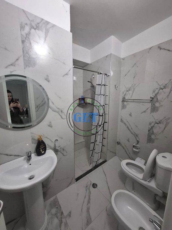 Qira, Apartament 2+1+2 me pamje deti, Galaktiku, Durrës.