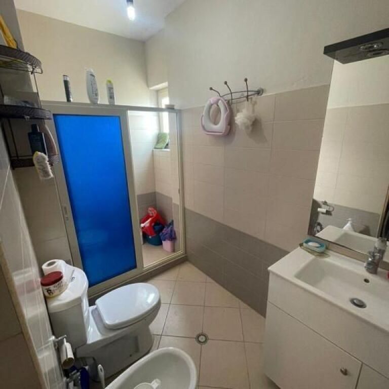 SHITET APARTAMENT 2+1 - FRESKU, TIRANË