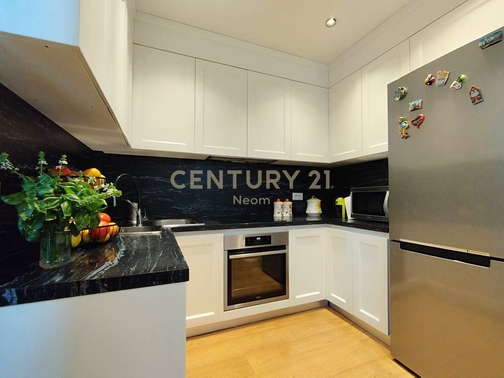 Vile person shitje prane Venue Club