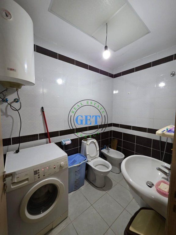 Qira, Apartament 3+1+2 Tualete, Kompleksi Rotondo Plepa, Durres,,,,,