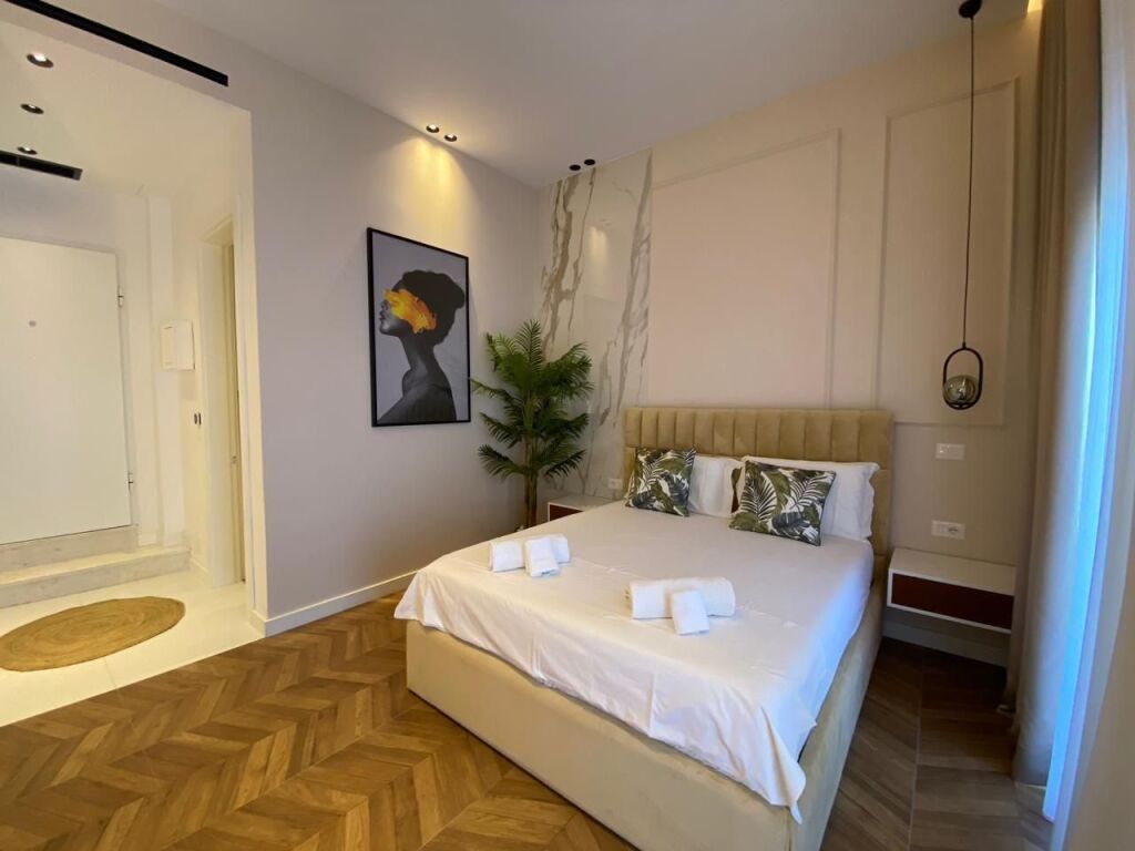 Shitet Apartament 2+1+2,  "Vlorë", Radhimë