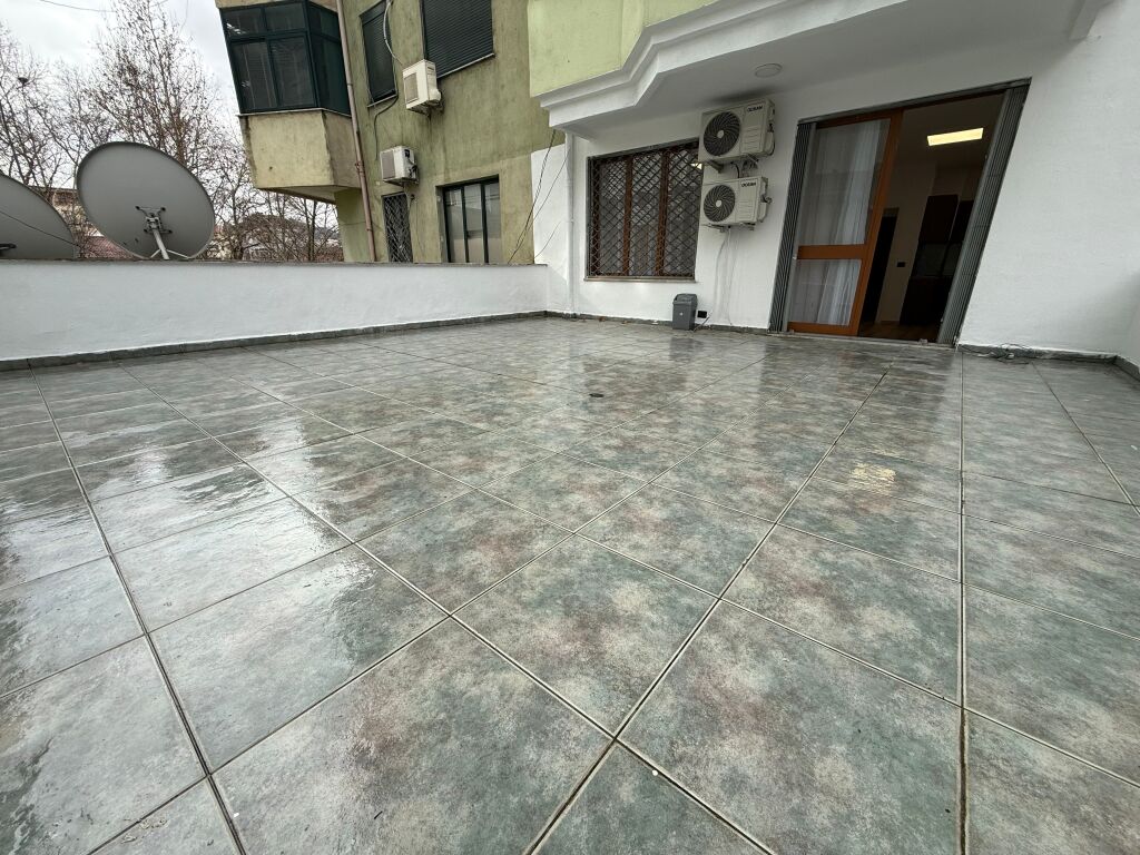 OFFICE/APARTMENT FOR RENT