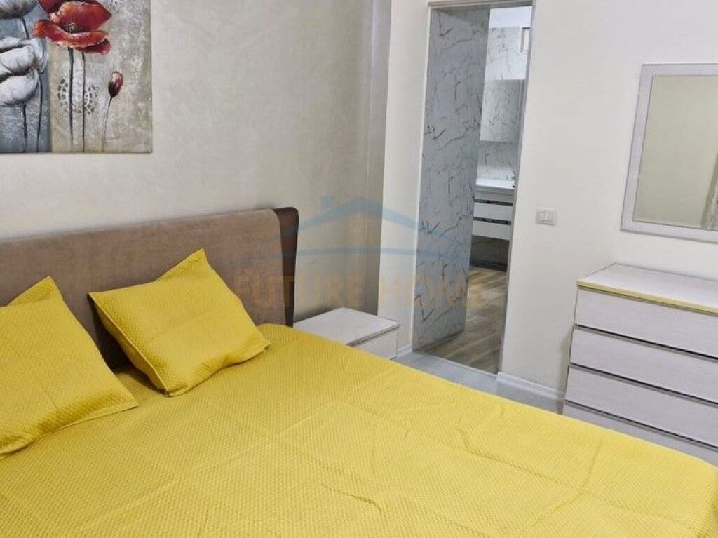 Shitet, Apartament 3+1+2, Porcelan, Tiranë