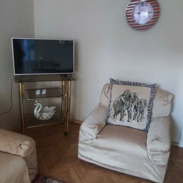 📣Super lokacion, ne Qender. 🔸️Jepet me qira 1+1  🏢Banim &amp; Qira per Air Bnb.  