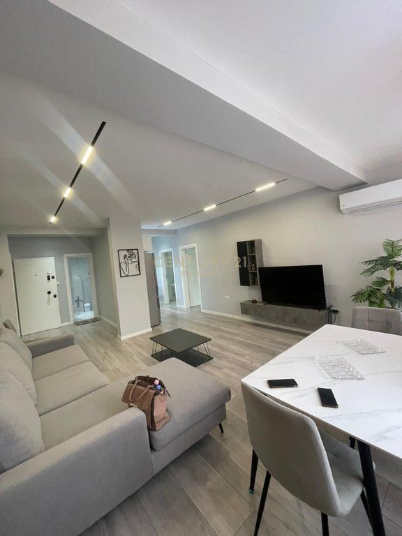 2+1 apartment for sale at 21-Dhjetori